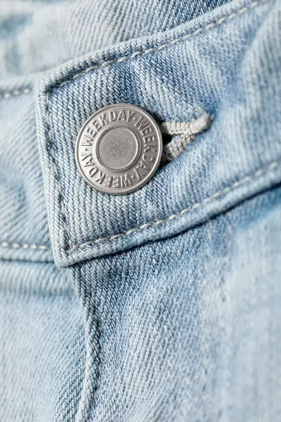 Vaqueros pitillo de talle bajo con corte acampanado Luna – Azul fluido – Azul claro Vaqueros pitillo de talle bajo con corte acampanado Luna – Azul fluido – Azul claro