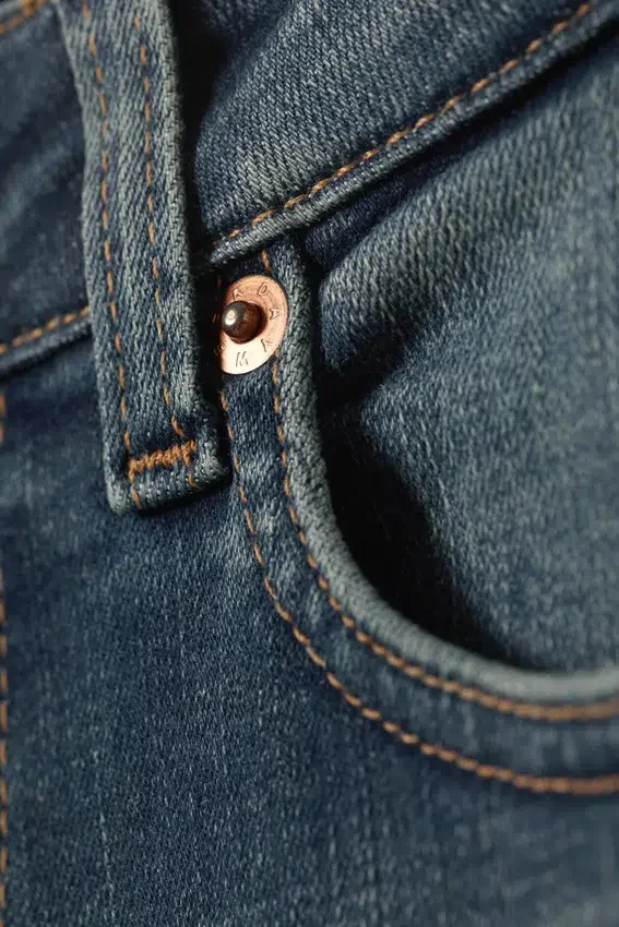Vaqueros pitillo de talle bajo con corte acampanado Luna – Azul Hymn – Azul medio Vaqueros pitillo de talle bajo con corte acampanado Luna – Azul Hymn – Azul medio