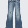 Vaqueros pitillo de talle bajo con corte acampanado y efecto desgastado – Blue Horses – Azul medio Vaqueros pitillo de talle bajo con corte acampanado y efecto desgastado – Blue Horses – Azul medio
