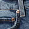 Vaqueros pitillo de talle bajo con corte acampanado y efecto desgastado – Blue Horses – Azul medio Vaqueros pitillo de talle bajo con corte acampanado y efecto desgastado – Blue Horses – Azul medio