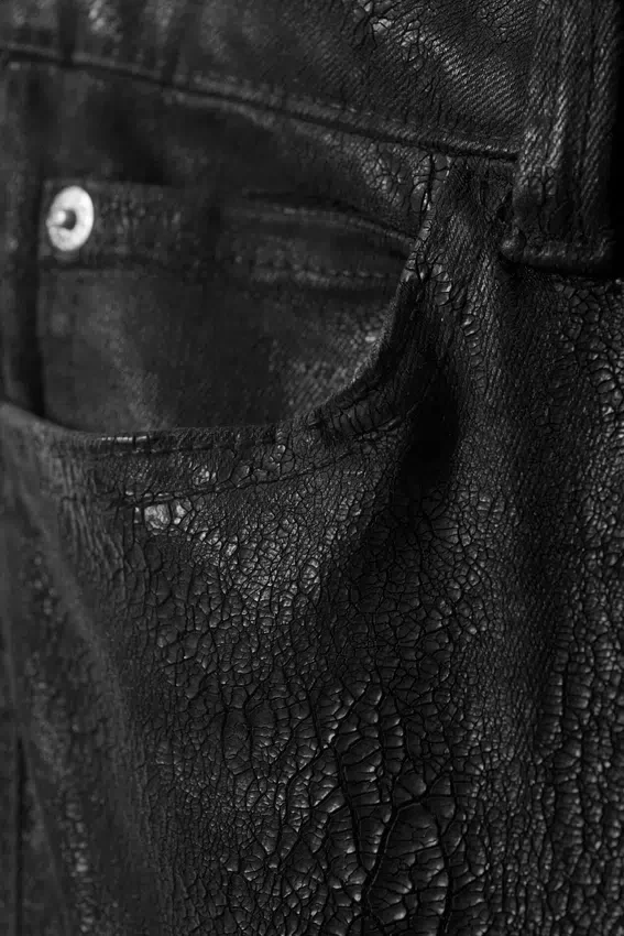 Vaqueros pitillo de talle bajo con efecto craquelado Sleezie – Negro | Cheap Monday GB Vaqueros pitillo de talle bajo con efecto craquelado Sleezie – Negro | Cheap Monday GB