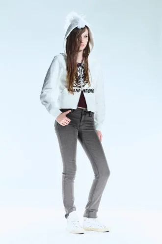 Vaqueros pitillo de talle bajo Sleezie – Gris aburrido – Gris | Cheap Monday GB