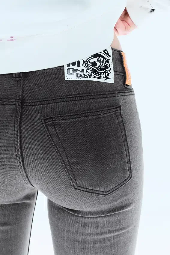 Vaqueros pitillo de talle bajo Sleezie – Gris aburrido – Gris | Cheap Monday GB Vaqueros pitillo de talle bajo Sleezie – Gris aburrido – Gris | Cheap Monday GB