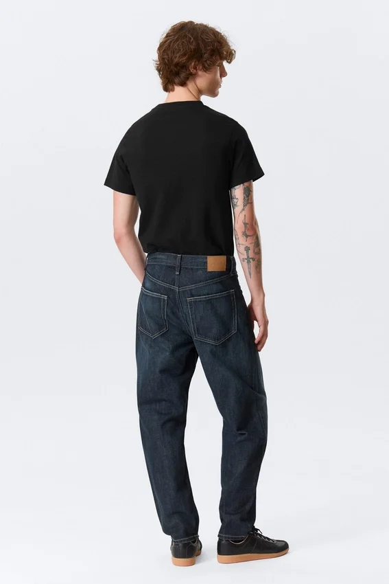 Vaqueros Ray de talle medio, corte holgado y pierna cónica – Azul mar profundo – Azul oscuro Vaqueros Ray de talle medio, corte holgado y pierna cónica – Azul mar profundo – Azul oscuro