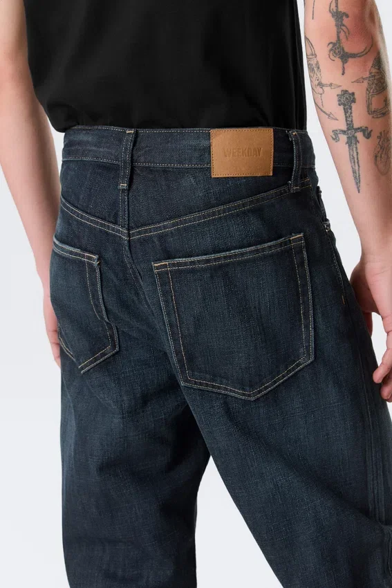 Vaqueros Ray de talle medio, corte holgado y pierna cónica – Azul mar profundo – Azul oscuro Vaqueros Ray de talle medio, corte holgado y pierna cónica – Azul mar profundo – Azul oscuro