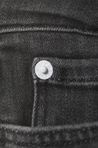 Vaqueros rectos ajustados de cintura baja Sleezie – Negro Swab