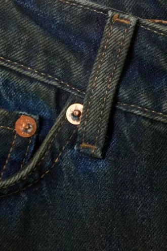 Vaqueros rectos ajustados de talle bajo Nail – Azul tierra – Azul manchado de marrón