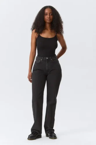 Vaqueros rectos de talle alto Resolute Curve – Tuned Black – Negro