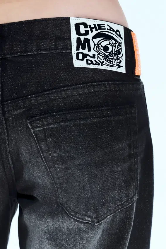 Vaqueros rectos de talle bajo y corte deshilachado – Undone Black – Negro | Cheap Monday Gb Vaqueros rectos de talle bajo y corte deshilachado – Undone Black – Negro | Cheap Monday Gb