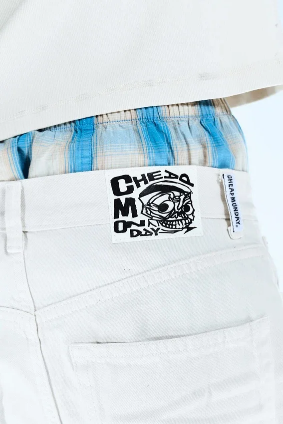 Vaqueros rectos holgados de cintura regular – Blanco arrugado – Blanco | Cheap Monday Gb Vaqueros rectos holgados de cintura regular – Blanco arrugado – Blanco | Cheap Monday Gb