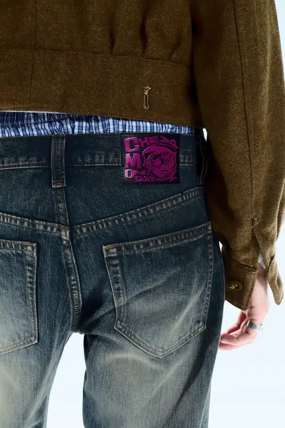 Vaqueros rectos unisex Anti de talle bajo y corte regular – Azul acero – Azul medio | Cheap Monday GB Vaqueros rectos unisex Anti de talle bajo y corte regular – Azul acero – Azul medio | Cheap Monday GB