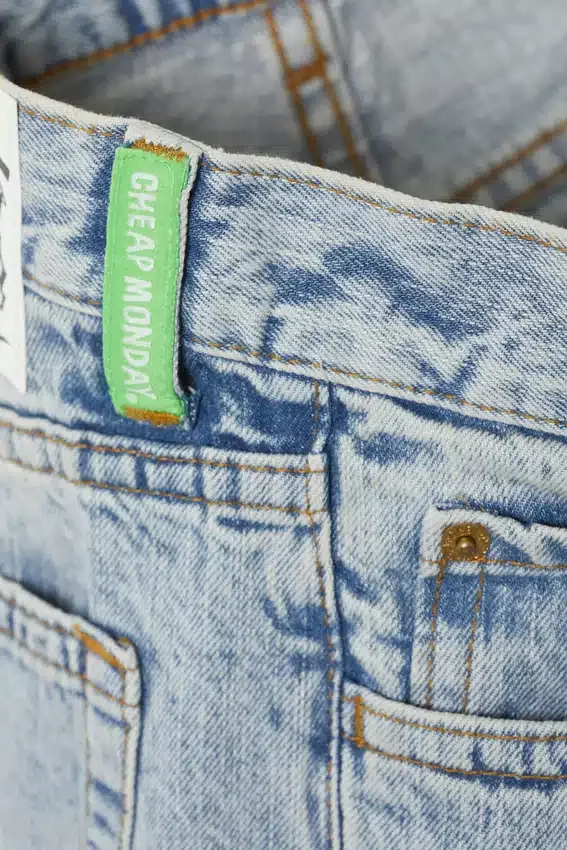 Vaqueros rectos unisex de talle bajo Anti – Azul claro | Cheap Monday GB Vaqueros rectos unisex de talle bajo Anti – Azul claro | Cheap Monday GB