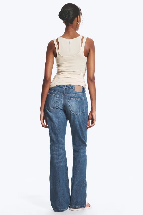 Vaqueros slim de talle bajo con corte acampanado Nova – Mine Blue – Azul medio Vaqueros slim de talle bajo con corte acampanado Nova – Mine Blue – Azul medio