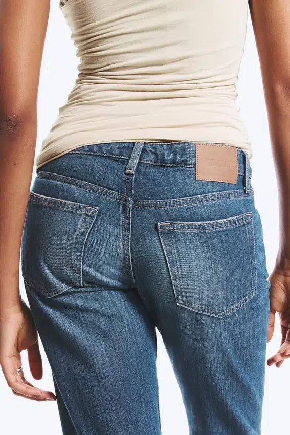 Vaqueros slim de talle bajo con corte acampanado Nova – Mine Blue – Azul medio Vaqueros slim de talle bajo con corte acampanado Nova – Mine Blue – Azul medio