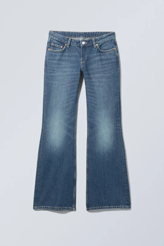 Vaqueros slim de talle bajo con corte acampanado Nova – Mine Blue – Azul medio Vaqueros slim de talle bajo con corte acampanado Nova – Mine Blue – Azul medio