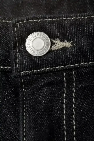 Vaqueros slim de talle bajo y corte acampanado – Lavado negro – Negro Vaqueros slim de talle bajo y corte acampanado – Lavado negro – Negro