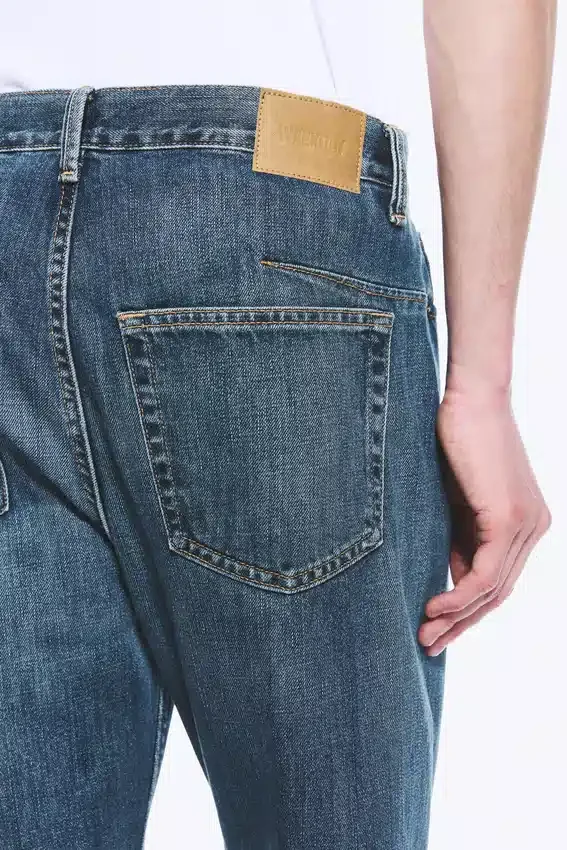 Vaqueros Space de talle medio, corte recto y holgado con pinzas – Azul moteado – Azul oscuro Vaqueros Space de talle medio, corte recto y holgado con pinzas – Azul moteado – Azul oscuro