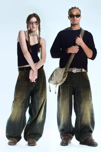 vaqueros unisex de talle bajo y corte holgado tipo barrel washed sulfur caqui oscuro cheap monday gb 1 330x495 - Vaqueros unisex de talle bajo y corte holgado tipo Barrel - Washed Sulfur - Caqui oscuro | Cheap Monday Gb