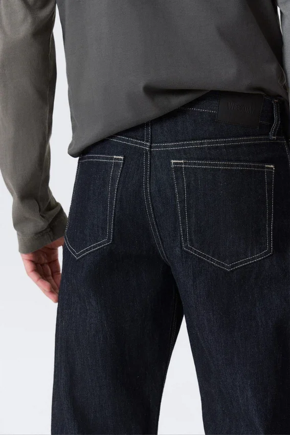 Vaqueros unisex Nebula de talle medio y corte holgado tipo Barrel – Blue Rinse – Azul oscuro Vaqueros unisex Nebula de talle medio y corte holgado tipo Barrel – Blue Rinse – Azul oscuro