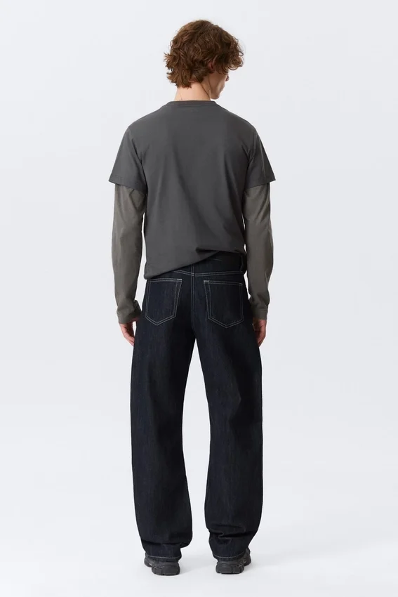 Vaqueros unisex Nebula de talle medio y corte holgado tipo Barrel – Blue Rinse – Azul oscuro Vaqueros unisex Nebula de talle medio y corte holgado tipo Barrel – Blue Rinse – Azul oscuro