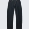 Vaqueros unisex Nebula de talle medio y corte holgado tipo Barrel – Blue Rinse – Azul oscuro Vaqueros unisex Nebula de talle medio y corte holgado tipo Barrel – Blue Rinse – Azul oscuro