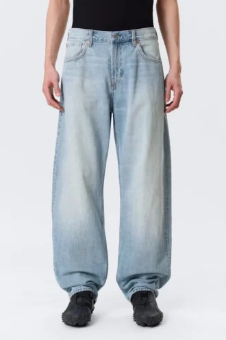 Vaqueros unisex Nebula de talle medio y corte holgado tipo Barrel – Kimberley Blue – Azul claro Vaqueros unisex Nebula de talle medio y corte holgado tipo Barrel – Kimberley Blue – Azul claro