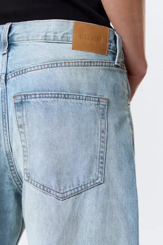 Vaqueros unisex Nebula de talle medio y corte holgado tipo Barrel – Kimberley Blue – Azul claro Vaqueros unisex Nebula de talle medio y corte holgado tipo Barrel – Kimberley Blue – Azul claro