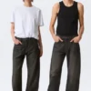 Vaqueros unisex Nebula de talle medio y corte holgado tipo Barrel – Negro Chelsea – Negro Vaqueros unisex Nebula de talle medio y corte holgado tipo Barrel – Negro Chelsea – Negro