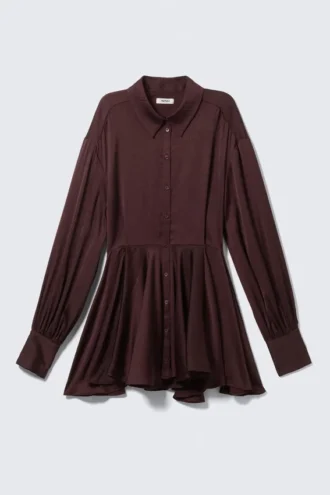 Vestido ajustado y acampanado de manga larga – Ciruela oscuro