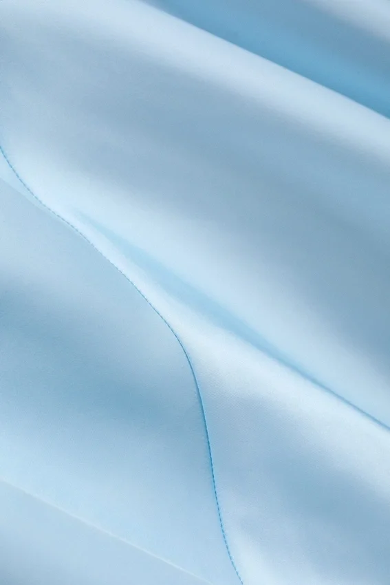 Vestido asimétrico de satén – Azul claro Vestido asimétrico de satén – Azul claro