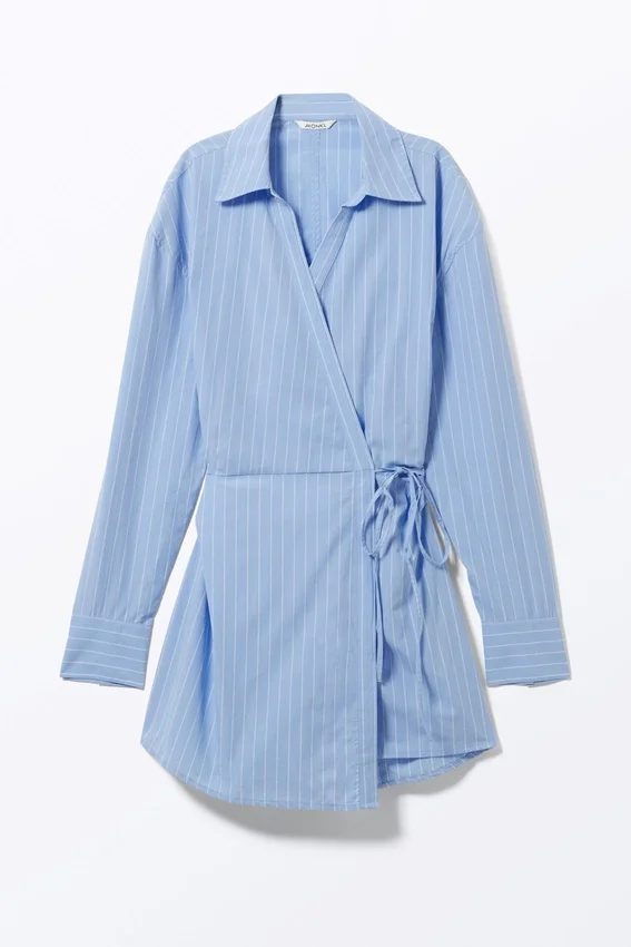 Vestido camisero cruzado de manga larga – Rayas finas azul claro Vestido camisero cruzado de manga larga – Rayas finas azul claro