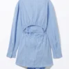 Vestido camisero cruzado de manga larga – Rayas finas azul claro Vestido camisero cruzado de manga larga – Rayas finas azul claro