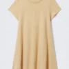 Vestido camiseta de manga corta con corte en A – Beige Vestido camiseta de manga corta con corte en A – Beige