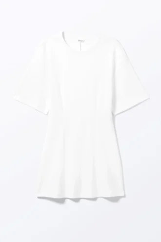 Vestido camiseta mini estructurado – Blanco