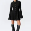Vestido de camisa mini ajustado y acampanado – Negro Vestido de camisa mini ajustado y acampanado – Negro