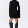 Vestido de camisa mini ajustado y acampanado – Negro Vestido de camisa mini ajustado y acampanado – Negro