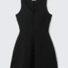 Vestido de neopreno con cuello en V y corte ajustado y acampanado – Negro Vestido de neopreno con cuello en V y corte ajustado y acampanado – Negro