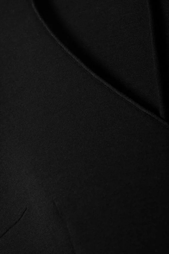 Vestido de neopreno con cuello en V y corte ajustado y acampanado – Negro Vestido de neopreno con cuello en V y corte ajustado y acampanado – Negro