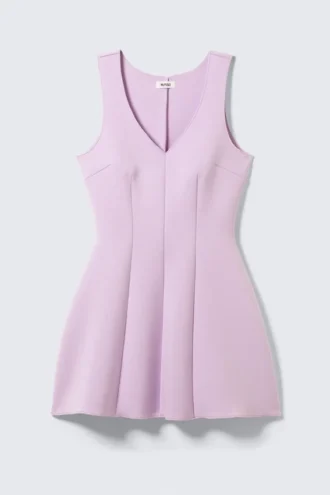 Vestido de neopreno con escote en V y corte ajustado y acampanado – Lila
