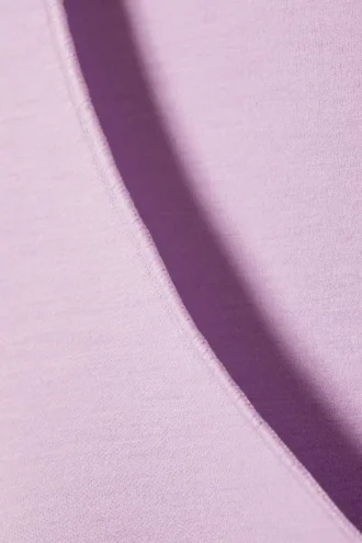 Vestido de neopreno con escote en V y corte ajustado y acampanado – Lila