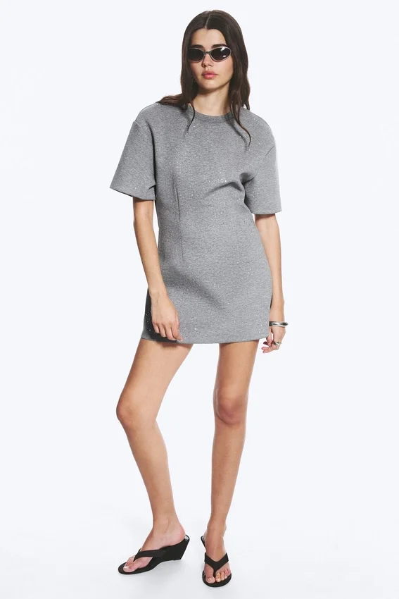 Vestido de punto elástico con tachuelas – Gris jaspeado – Tachuelas Vestido de punto elástico con tachuelas – Gris jaspeado – Tachuelas