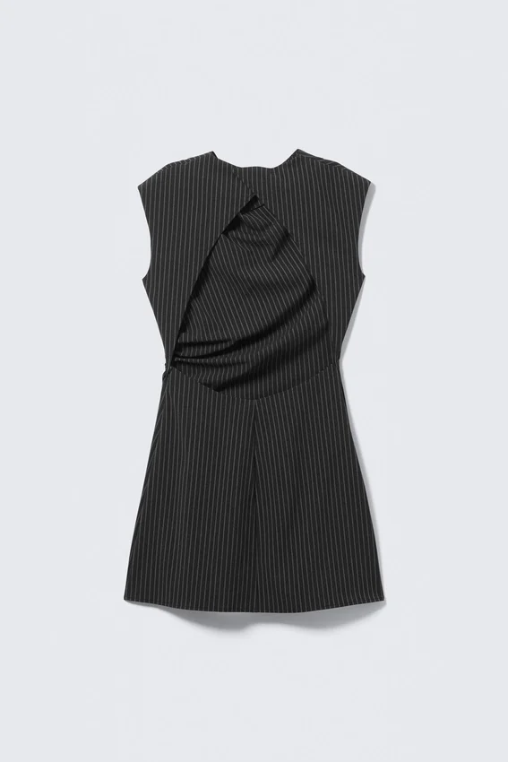 Vestido de traje con espalda abierta – Rayas negras Vestido de traje con espalda abierta – Rayas negras