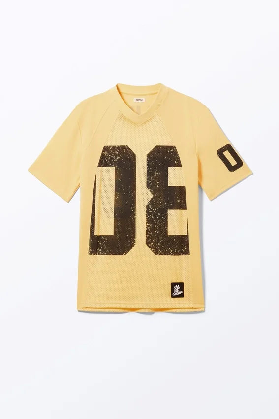 Vestido deportivo tipo camiseta – Amarillo claro y marrón Vestido deportivo tipo camiseta – Amarillo claro y marrón