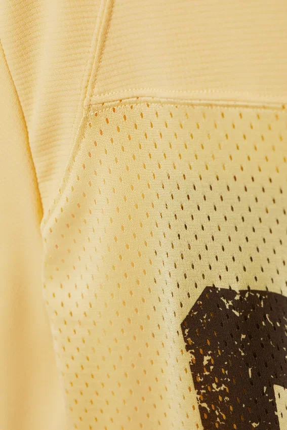 Vestido deportivo tipo camiseta – Amarillo claro y marrón Vestido deportivo tipo camiseta – Amarillo claro y marrón