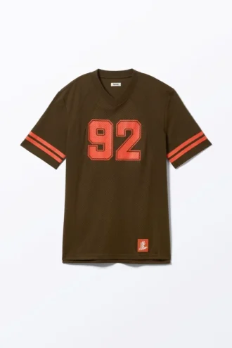 Vestido deportivo tipo camiseta – Marrón oscuro y rojo