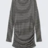 Vestido drapeado asimétrico de manga larga – Rayas negras y grises Vestido drapeado asimétrico de manga larga – Rayas negras y grises