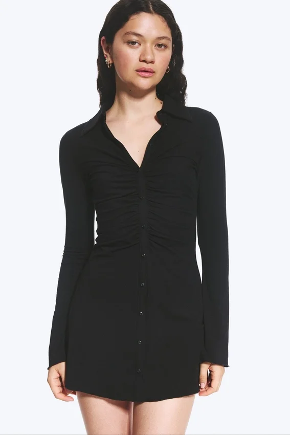 Vestido entallado con fruncidos y manga larga – Negro Vestido entallado con fruncidos y manga larga – Negro