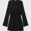 Vestido entallado con fruncidos y manga larga – Negro Vestido entallado con fruncidos y manga larga – Negro