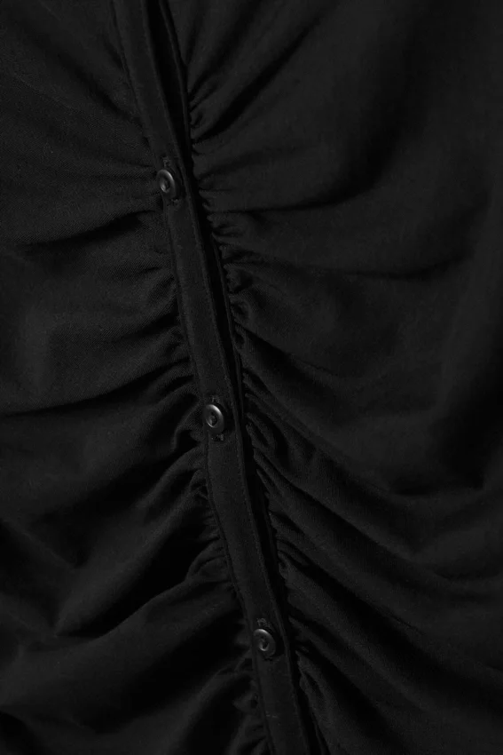 Vestido entallado con fruncidos y manga larga – Negro Vestido entallado con fruncidos y manga larga – Negro