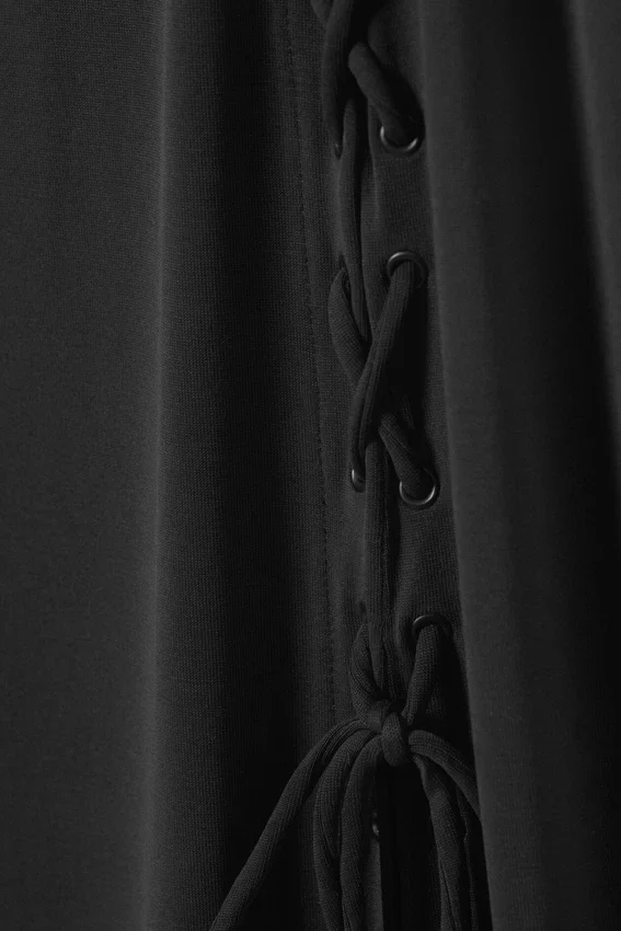 Vestido largo con cordones Ira – Negro Vestido largo con cordones Ira – Negro